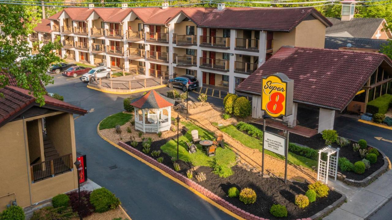 Готель Super 8 By Wyndham Downtown Gatlinburg At Convention Center Екстер'єр фото