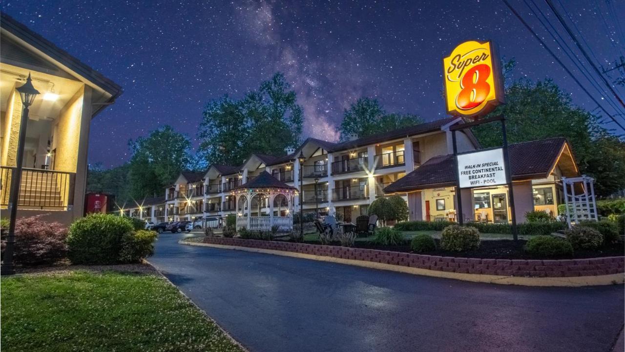 Готель Super 8 By Wyndham Downtown Gatlinburg At Convention Center Екстер'єр фото