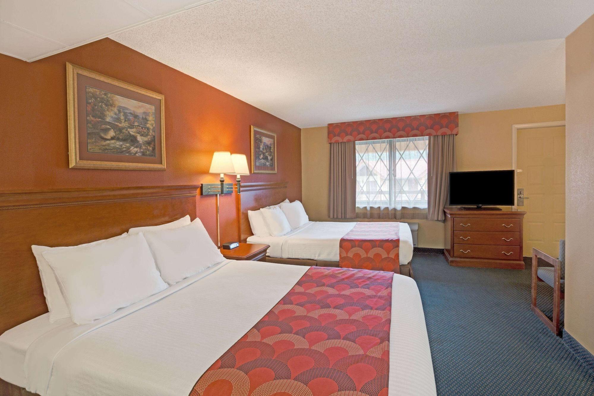 Готель Super 8 By Wyndham Downtown Gatlinburg At Convention Center Екстер'єр фото