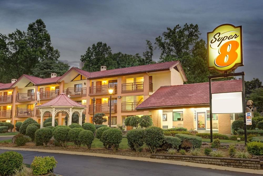 Готель Super 8 By Wyndham Downtown Gatlinburg At Convention Center Екстер'єр фото