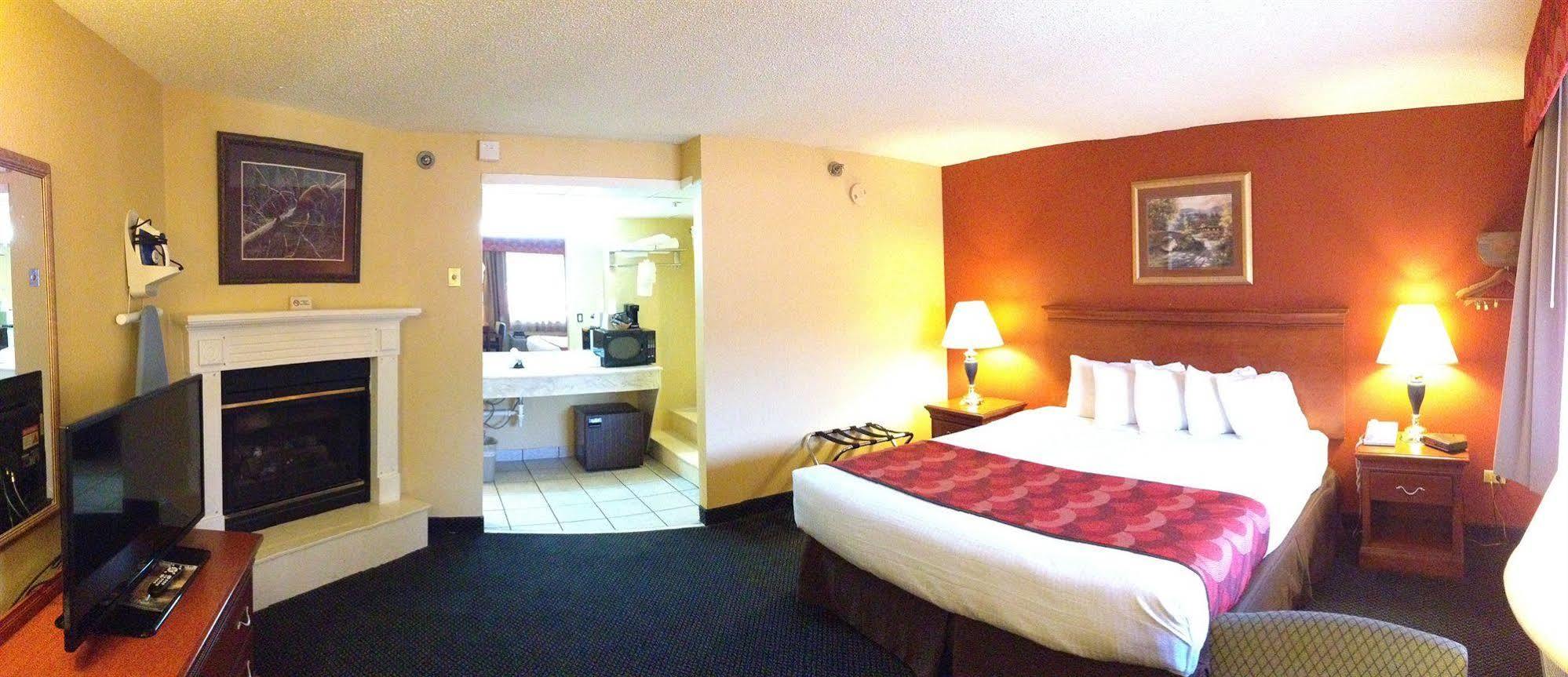 Готель Super 8 By Wyndham Downtown Gatlinburg At Convention Center Екстер'єр фото