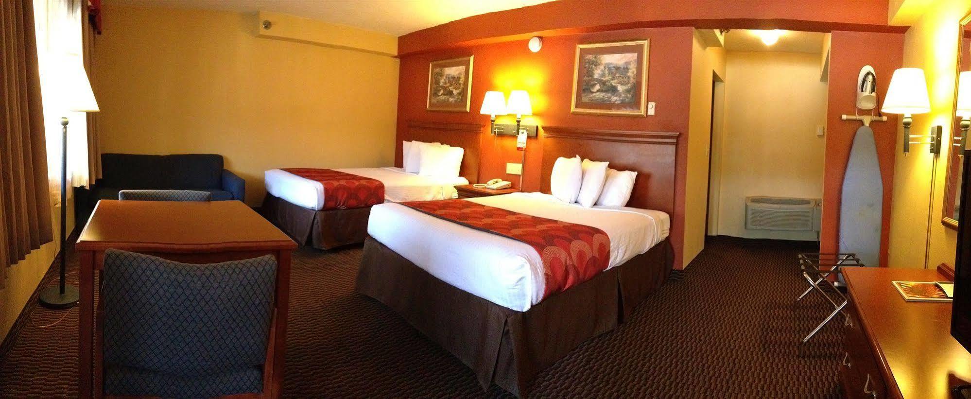 Готель Super 8 By Wyndham Downtown Gatlinburg At Convention Center Екстер'єр фото
