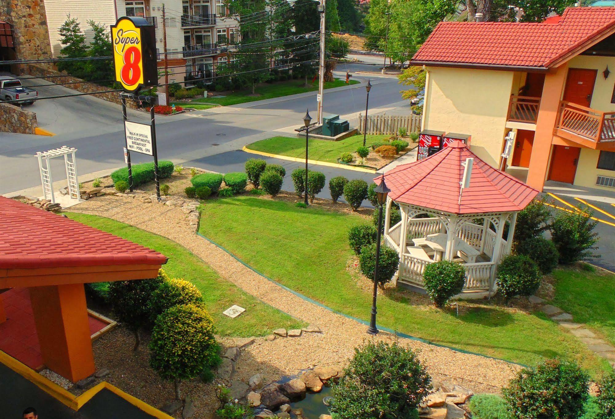 Готель Super 8 By Wyndham Downtown Gatlinburg At Convention Center Екстер'єр фото